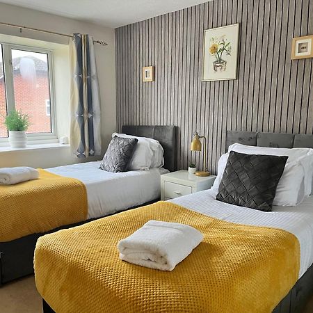 Lush House Close To Ashford Town Centre With Driveway 외부 사진