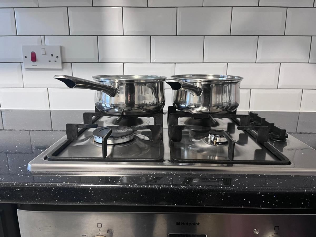 Lush House Close To Ashford Town Centre With Driveway 외부 사진