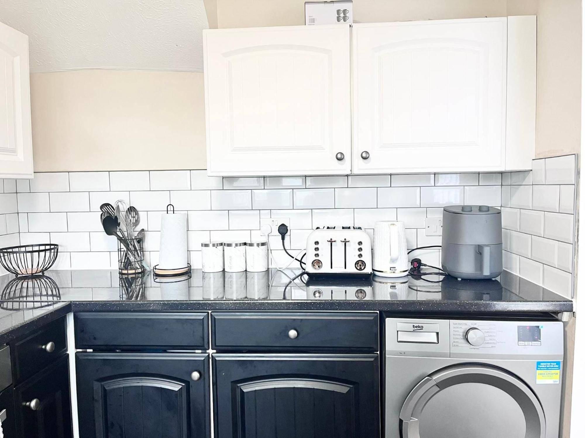 Lush House Close To Ashford Town Centre With Driveway 외부 사진