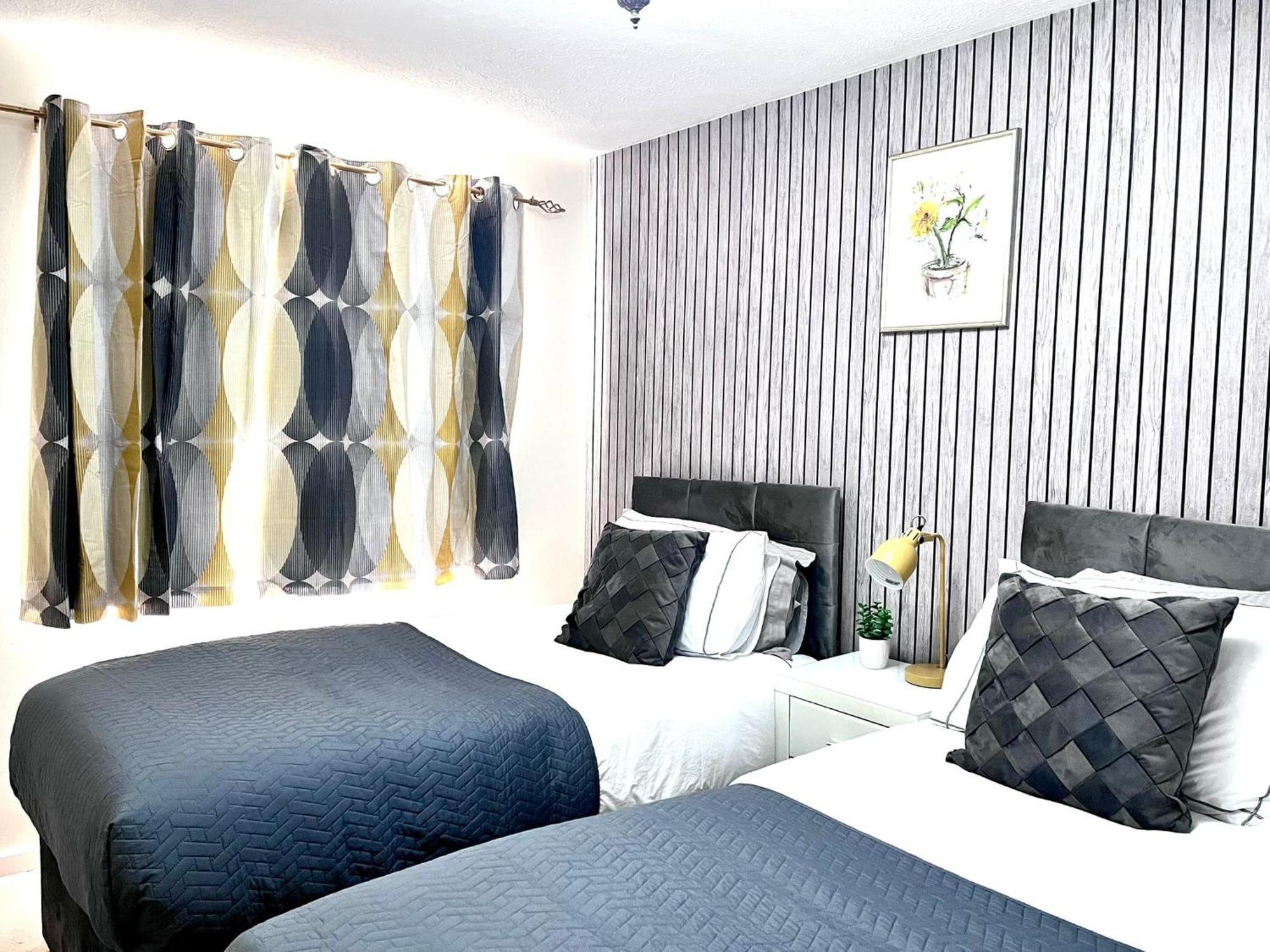Lush House Close To Ashford Town Centre With Driveway 외부 사진