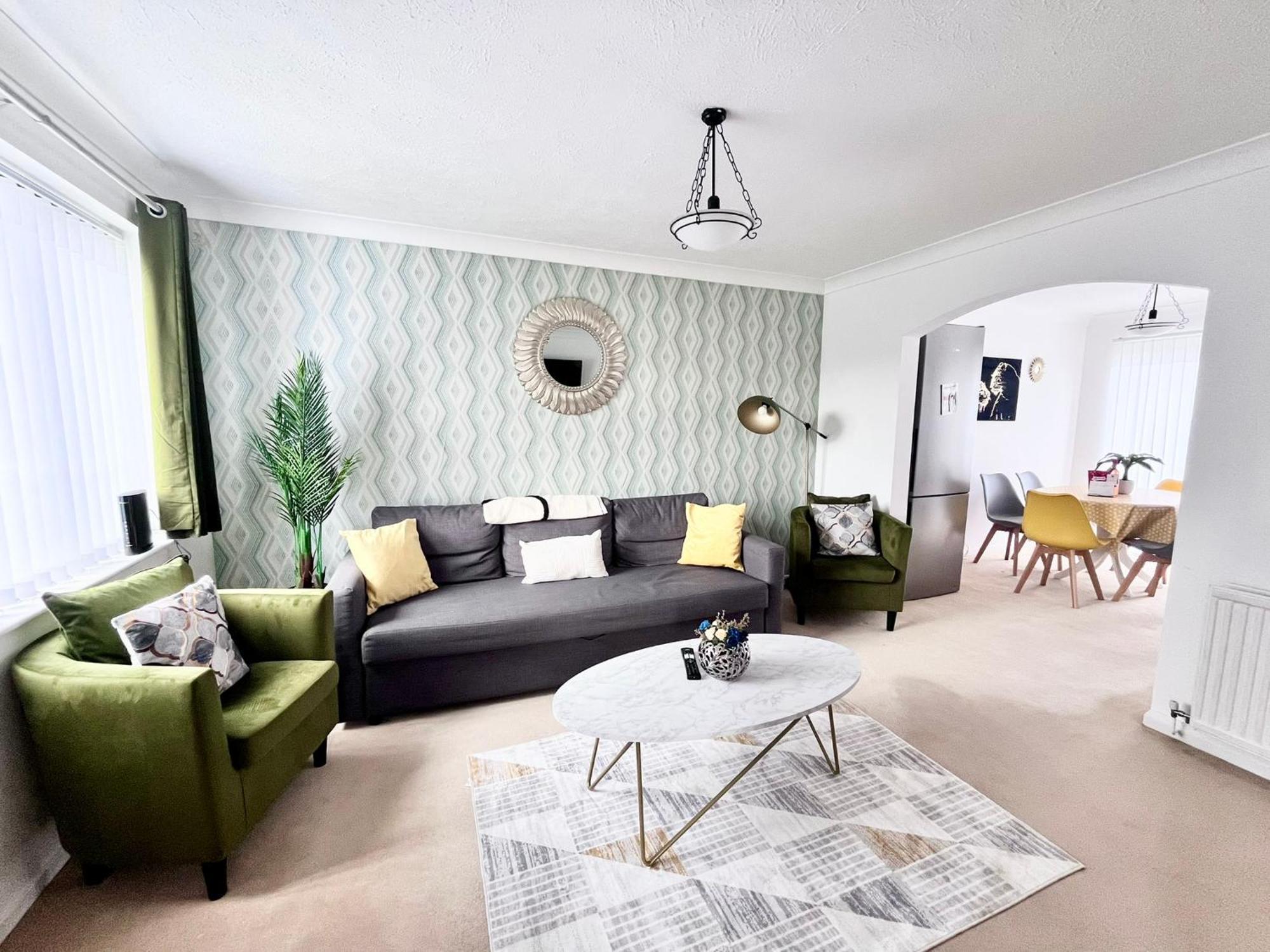 Lush House Close To Ashford Town Centre With Driveway 외부 사진
