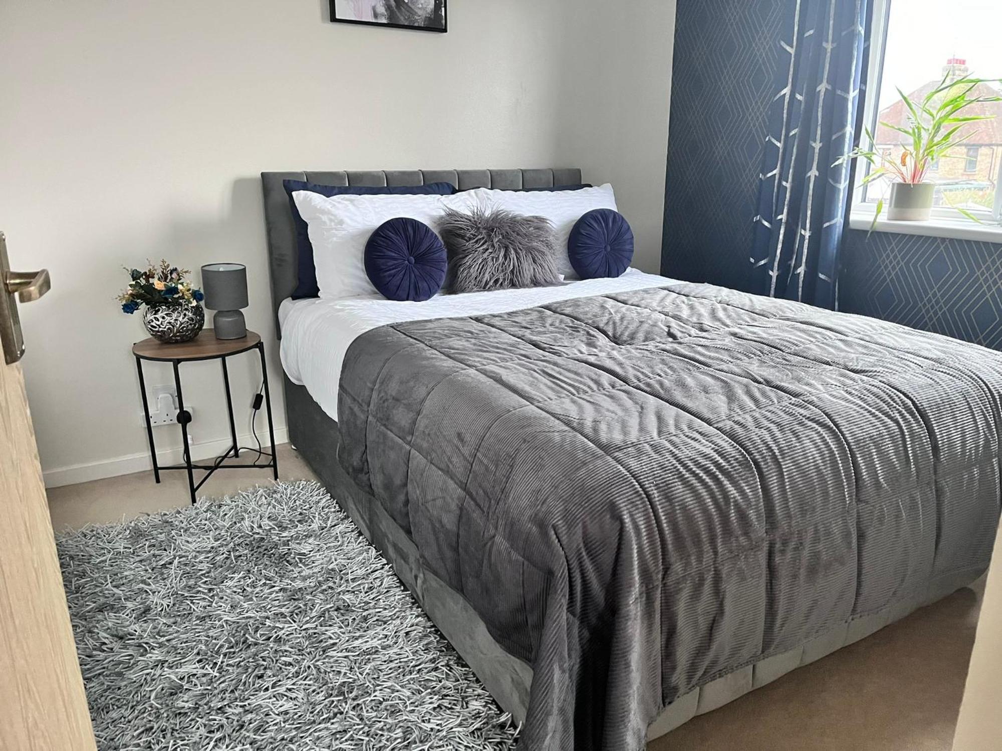 Lush House Close To Ashford Town Centre With Driveway 외부 사진