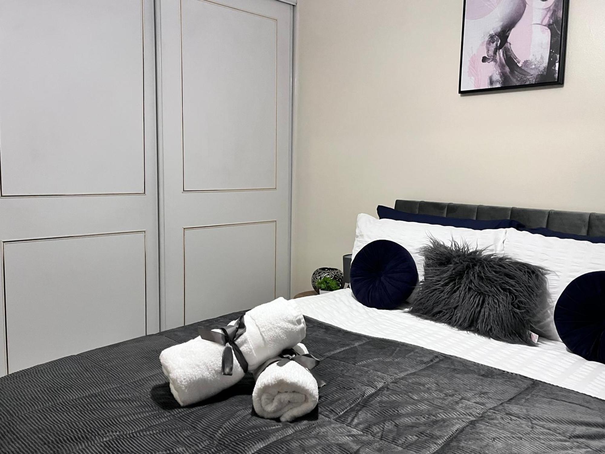 Lush House Close To Ashford Town Centre With Driveway 외부 사진