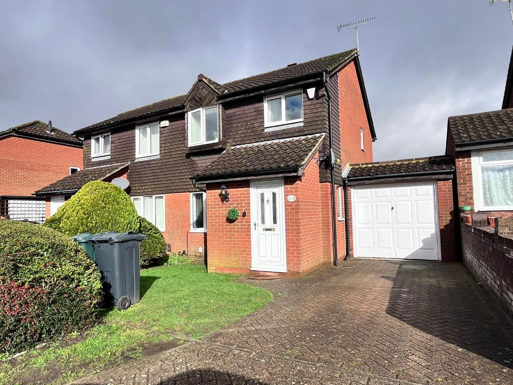 Lush House Close To Ashford Town Centre With Driveway 외부 사진