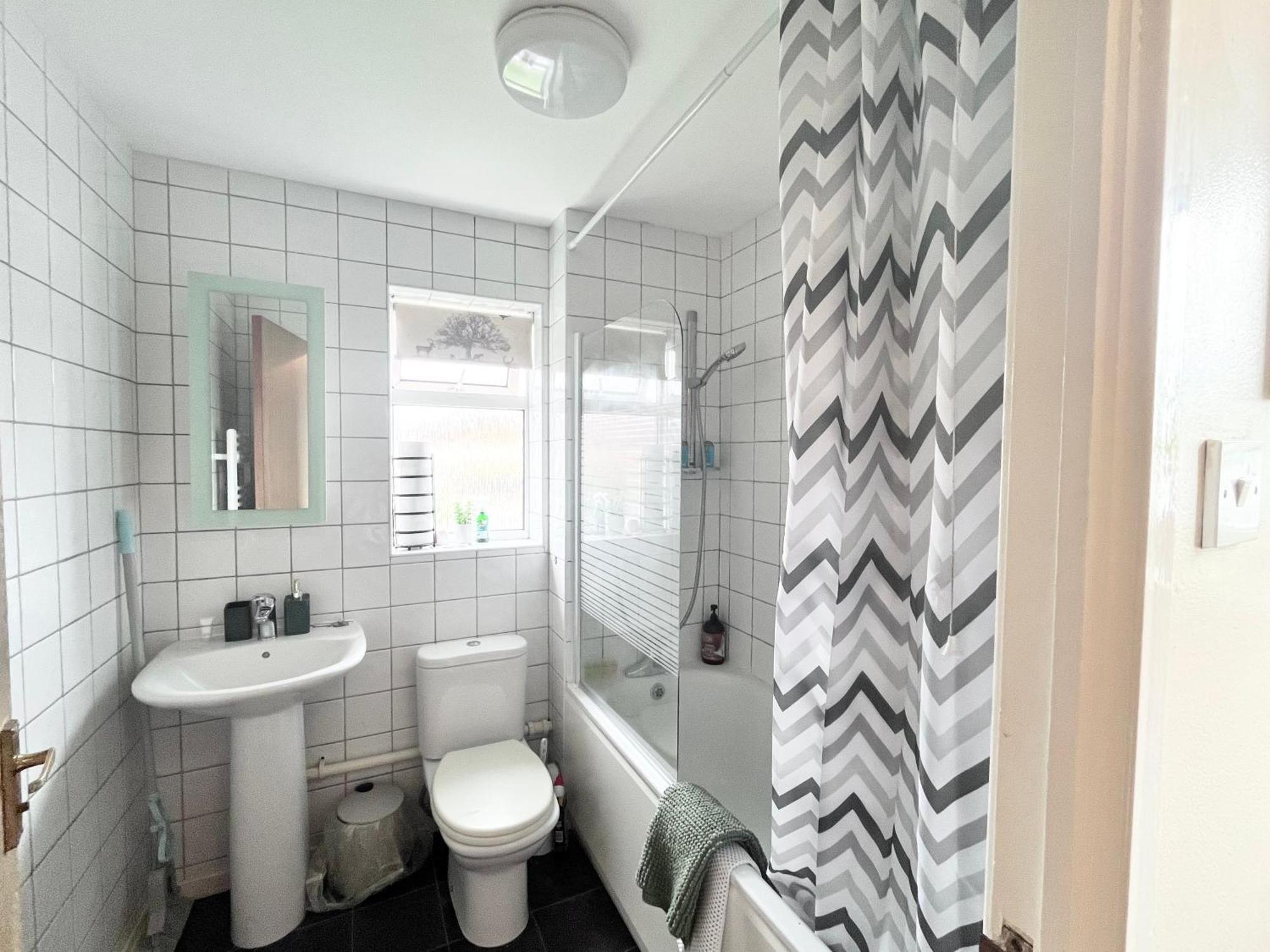 Lush House Close To Ashford Town Centre With Driveway 외부 사진