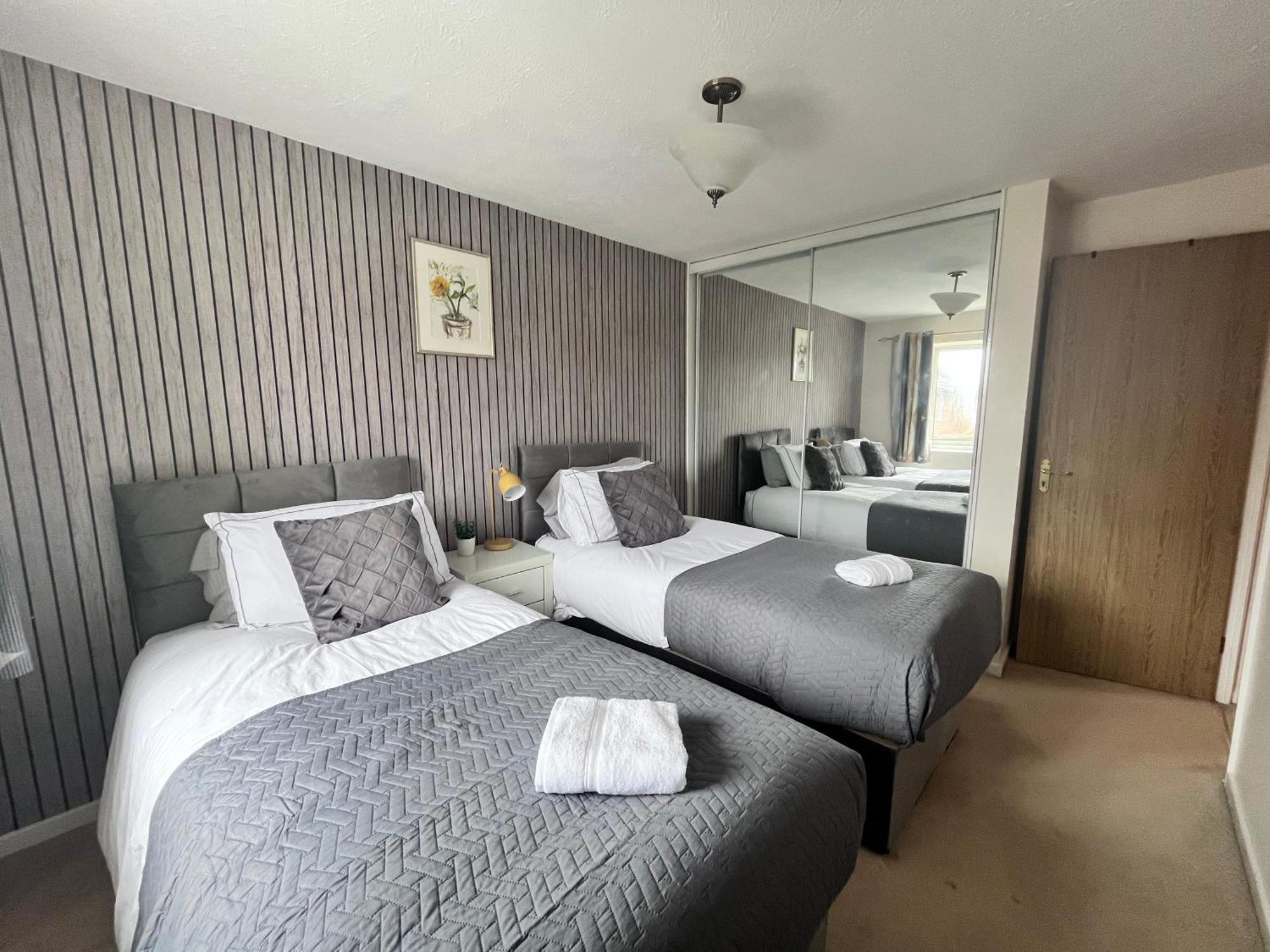 Lush House Close To Ashford Town Centre With Driveway 외부 사진