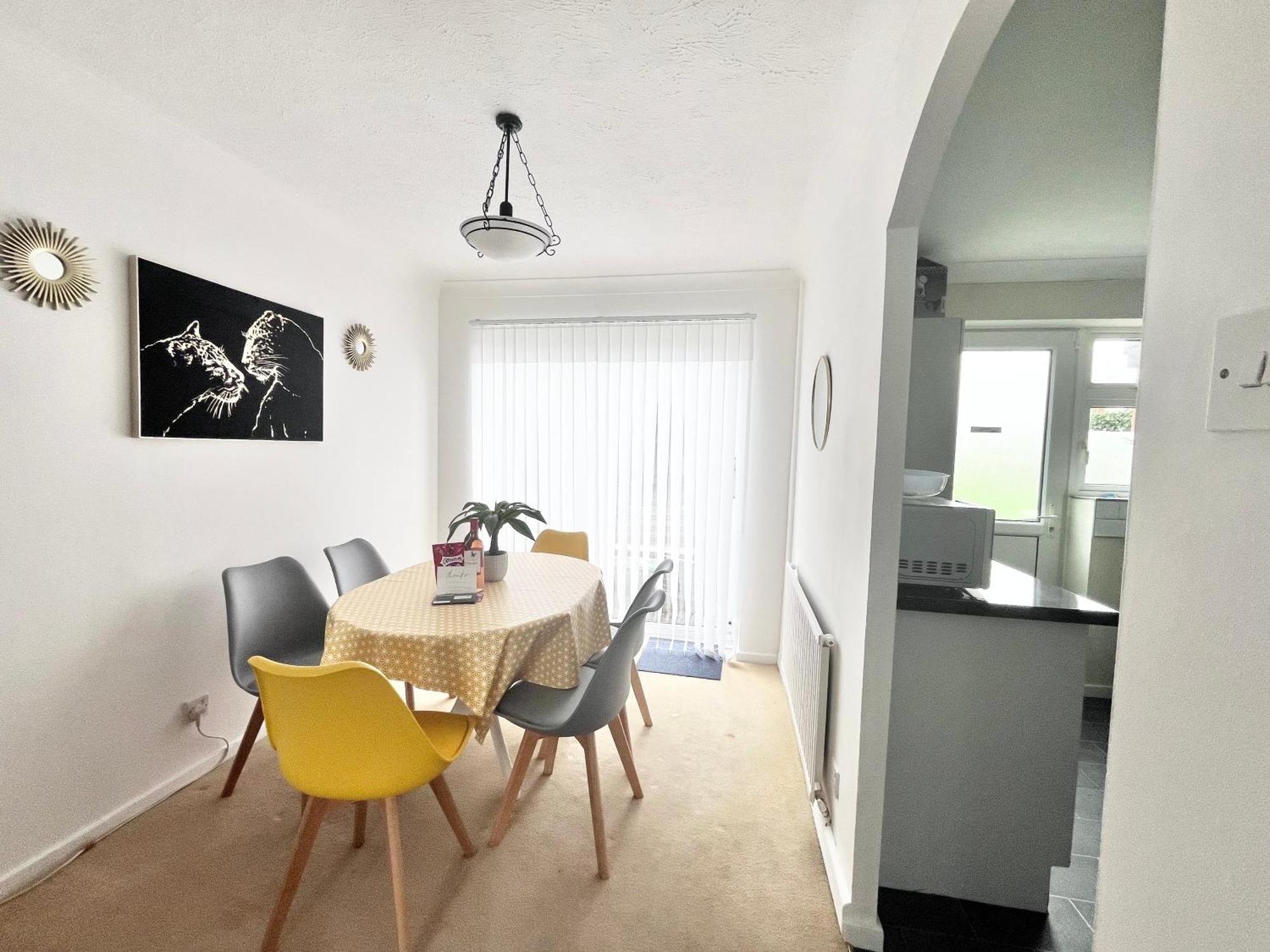 Lush House Close To Ashford Town Centre With Driveway 외부 사진