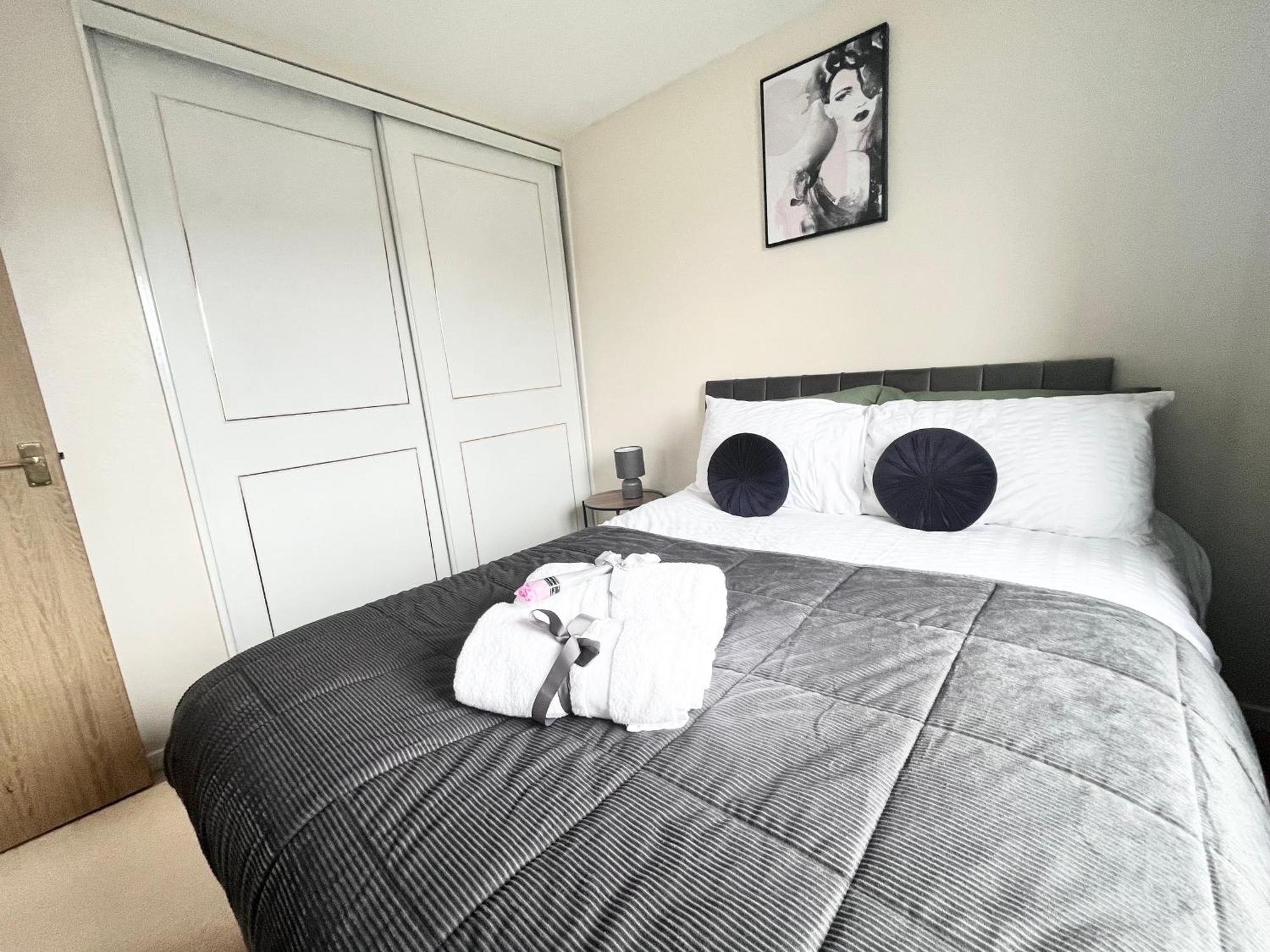 Lush House Close To Ashford Town Centre With Driveway 외부 사진