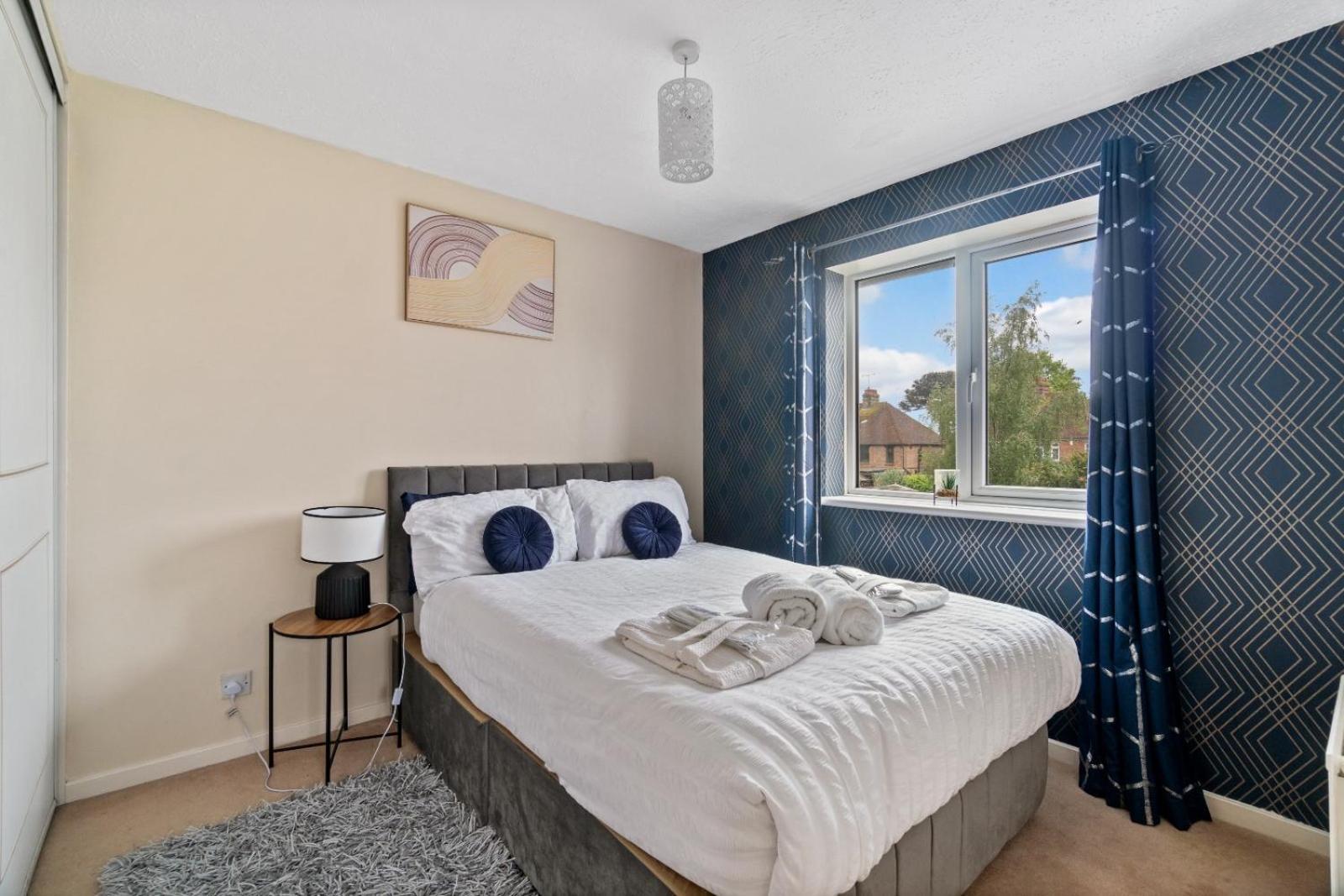 Lush House Close To Ashford Town Centre With Driveway 외부 사진