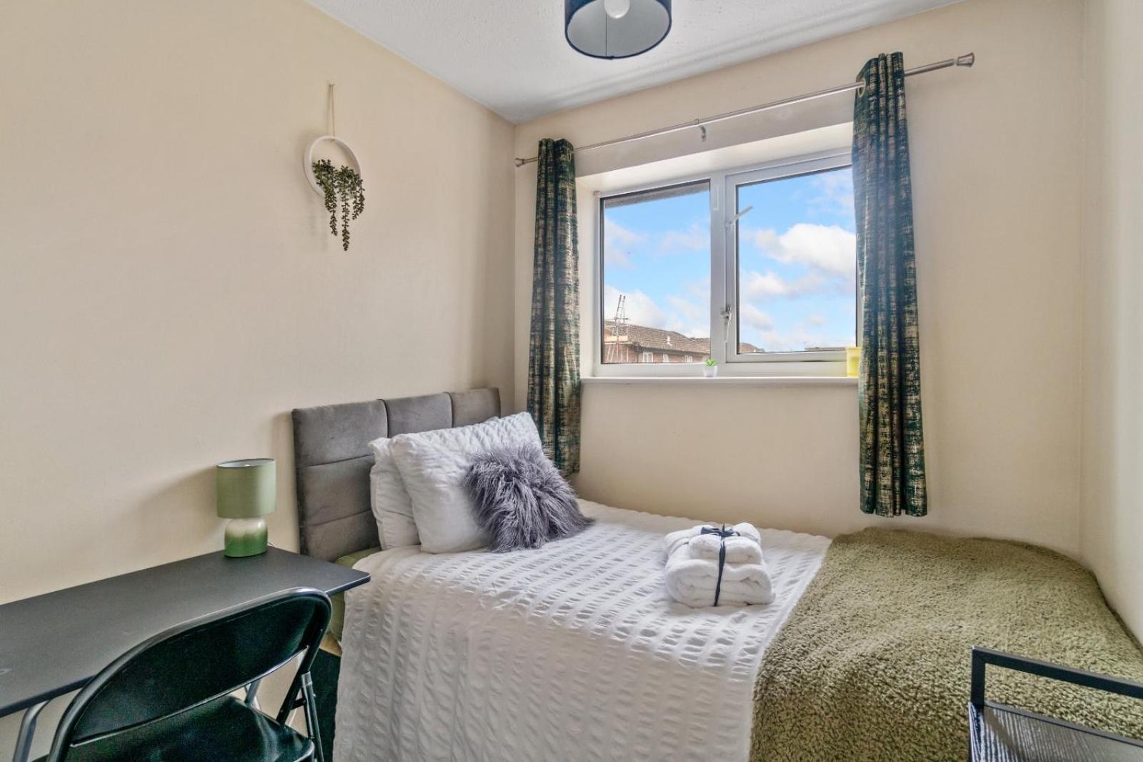 Lush House Close To Ashford Town Centre With Driveway 외부 사진