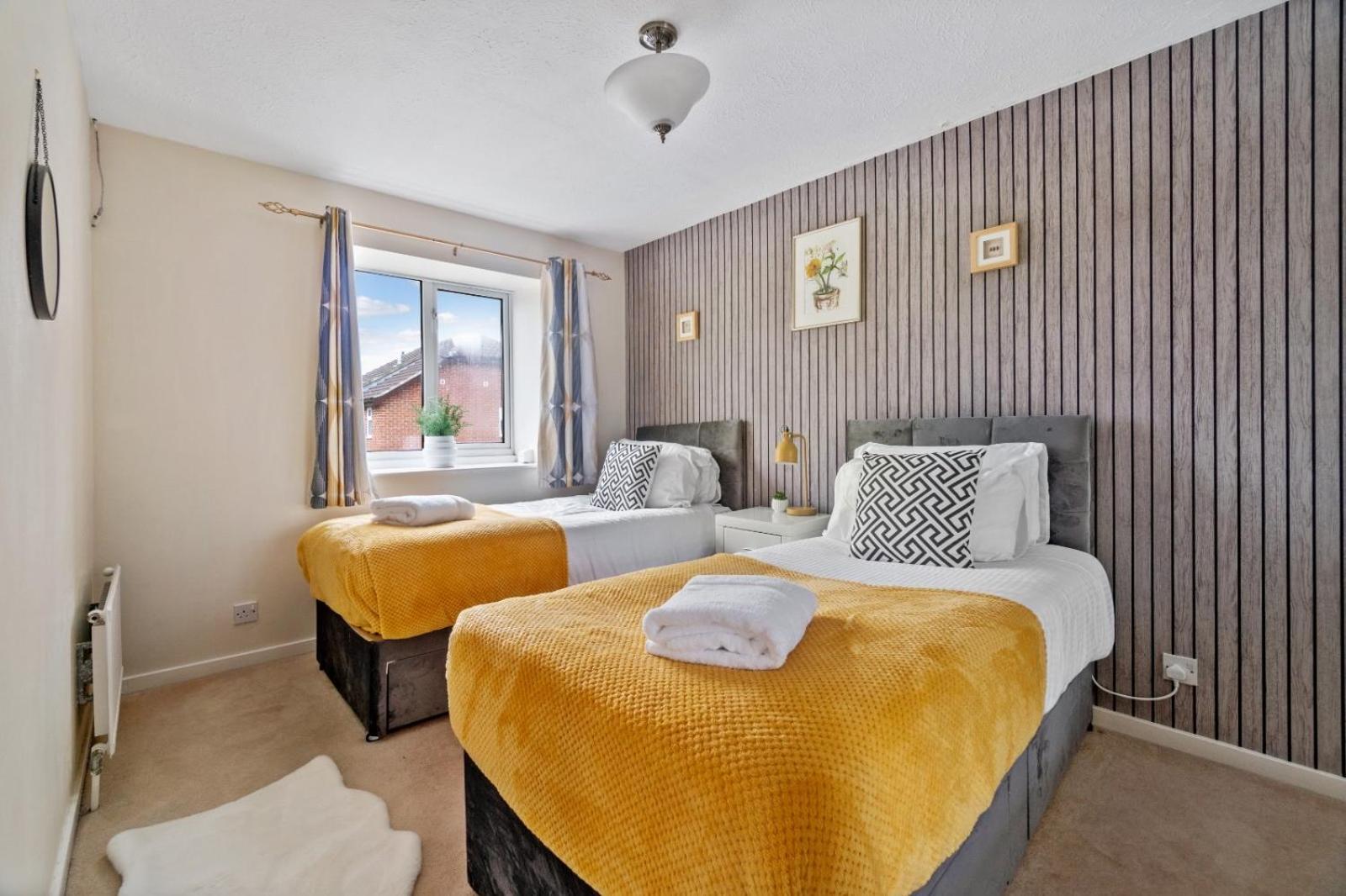 Lush House Close To Ashford Town Centre With Driveway 외부 사진