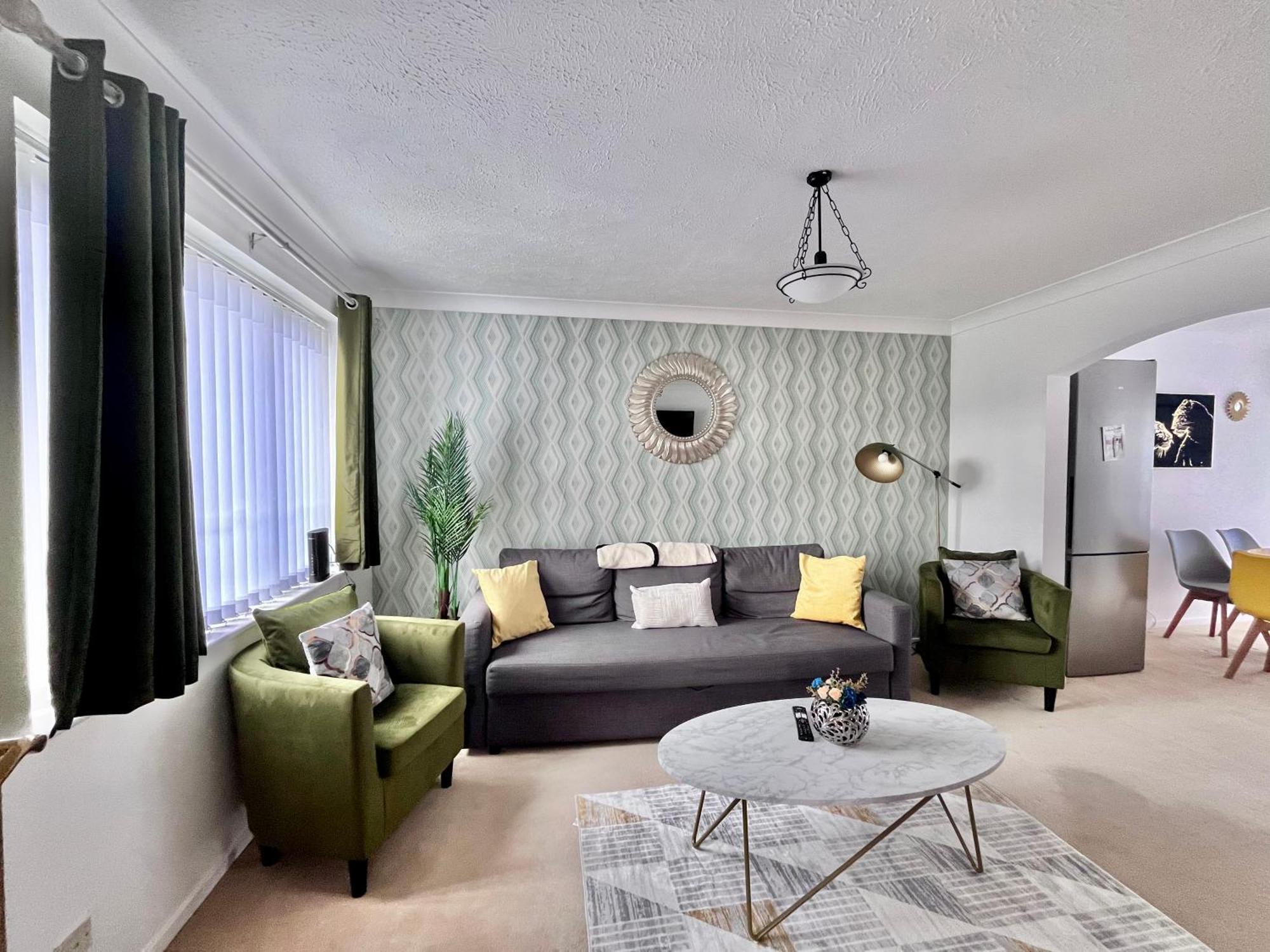 Lush House Close To Ashford Town Centre With Driveway 외부 사진